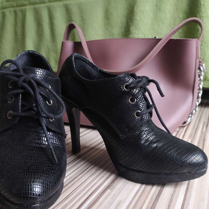 Modne czarne botki damskie r35