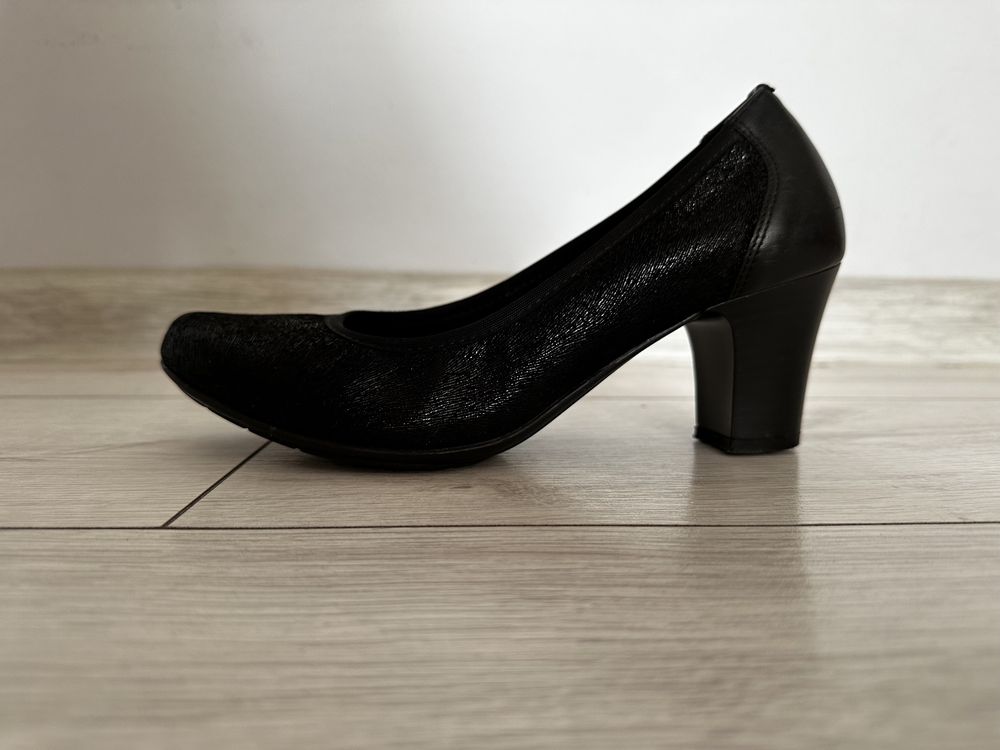 Czarne buty na obcasie Lasocki (rozmiar 37)