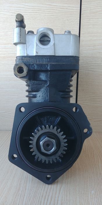 Компрессор двухцилиндровый KNORR-BREMSE LP4974