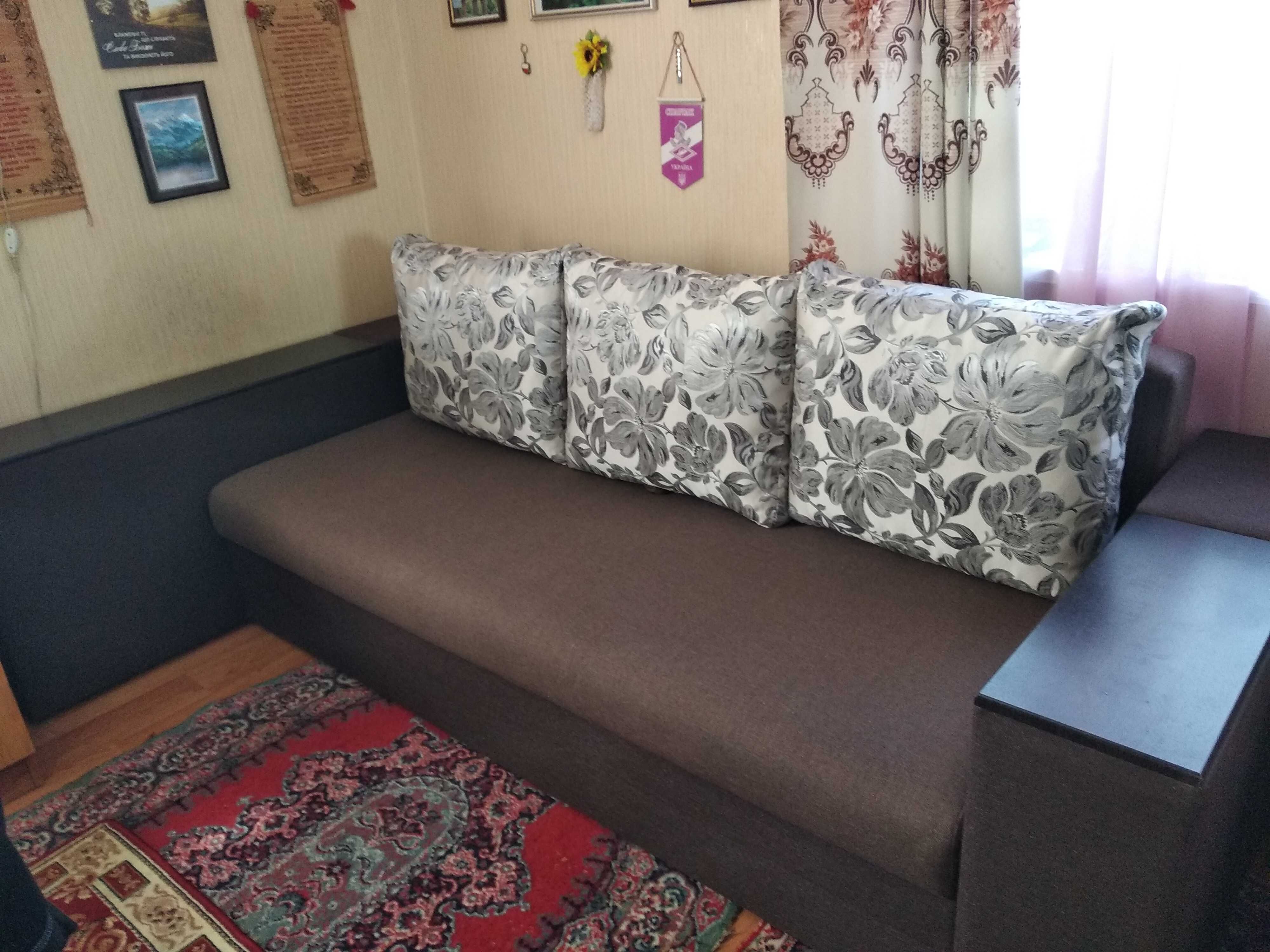 Куток диван Томі майже в новому стані