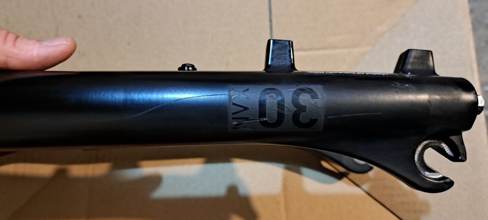 Amortyzator Suntour NVX pod koło 29 cali, używany