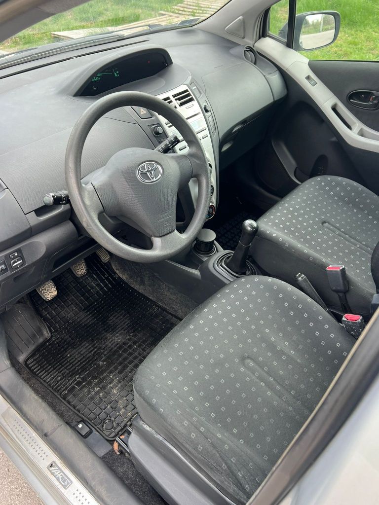 Toyota Yaris*2007r*1.3b*klima*wspomaganie*czujniki parkowania*