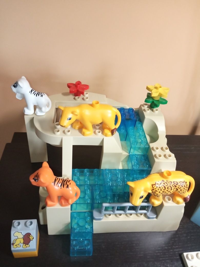 LEGO Duplo zoo zestaw Wodospad z jaskinią zwierzęta ludziki