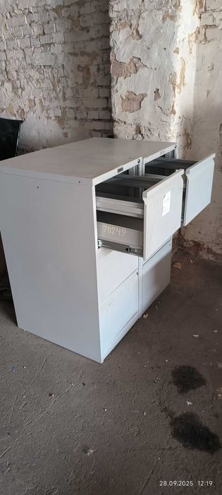 Металева  шафа - сейф, файлово - архівна.