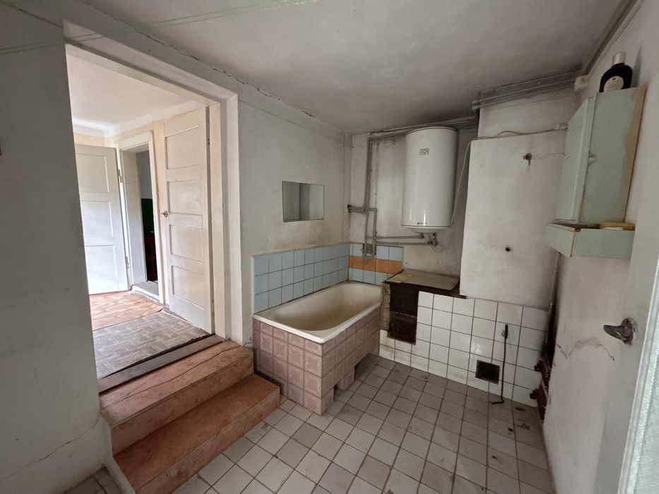 5-кімнатний будинок з площею 0,25 га с. Мочола 6 км від Берегова