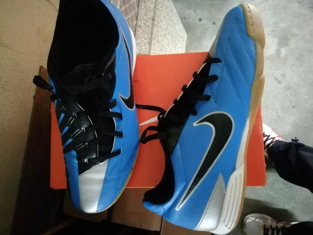 Chuteiras futsal Nike n° 42 novas
