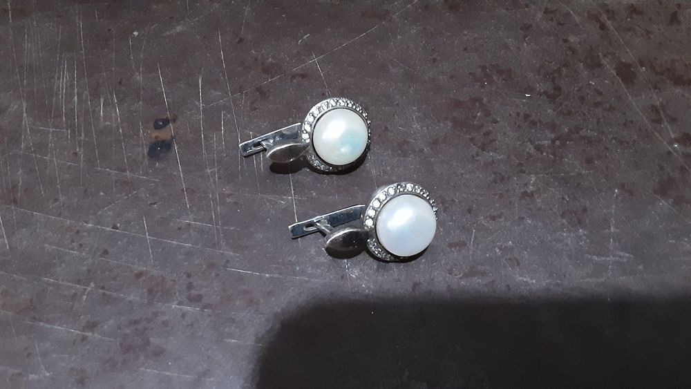 Серьги серебро продам.