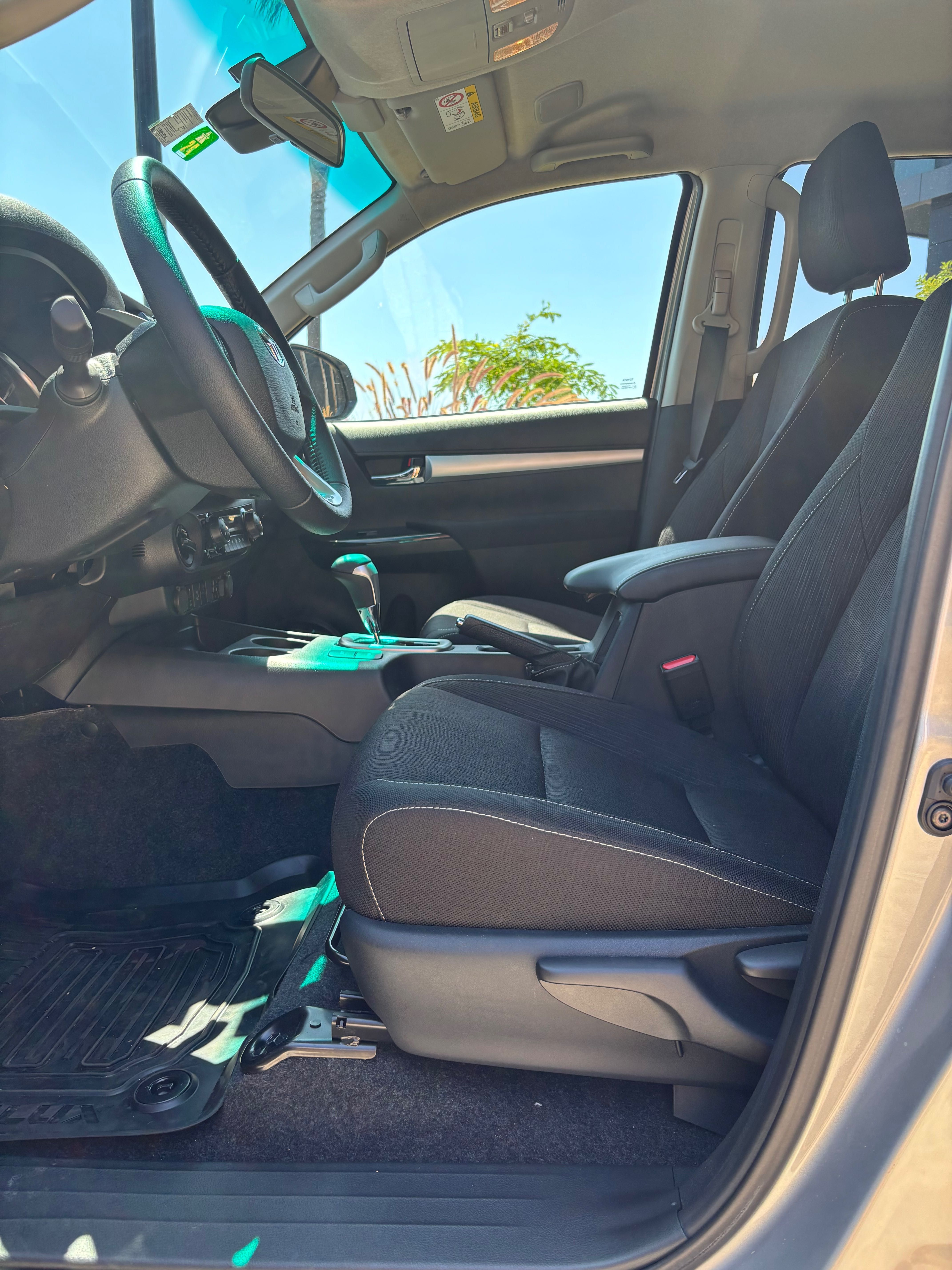 Toyota Hilux 4500 km - wie neu!