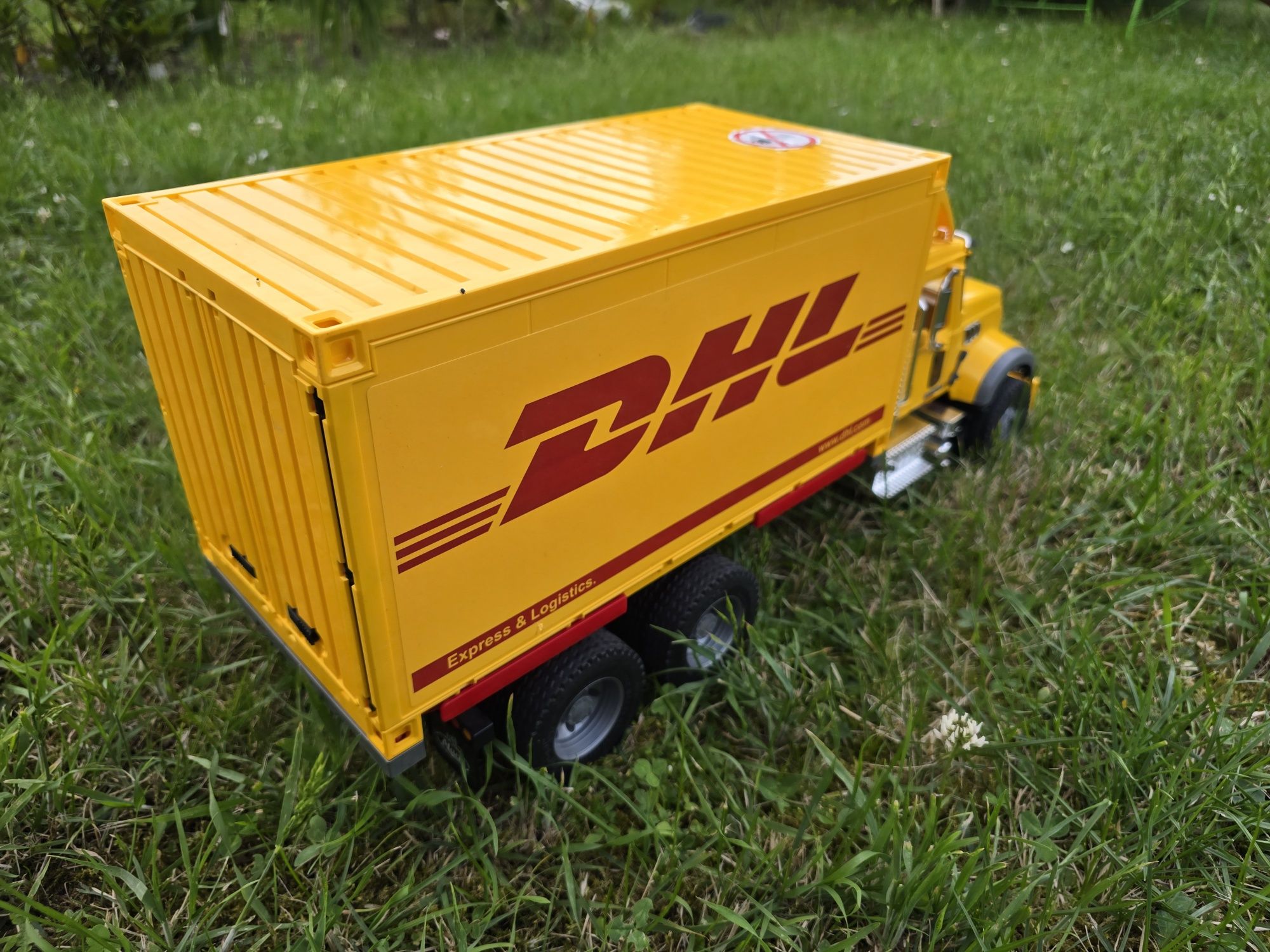 Bruder 02819 Mack DHL