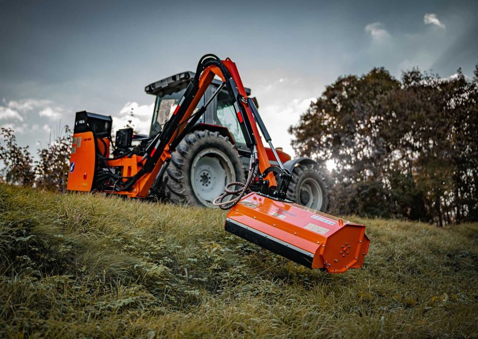 Ramię wysięgnikowe z głowicą kosiarka bijakowa na ramieniu ORKAN RW 6m