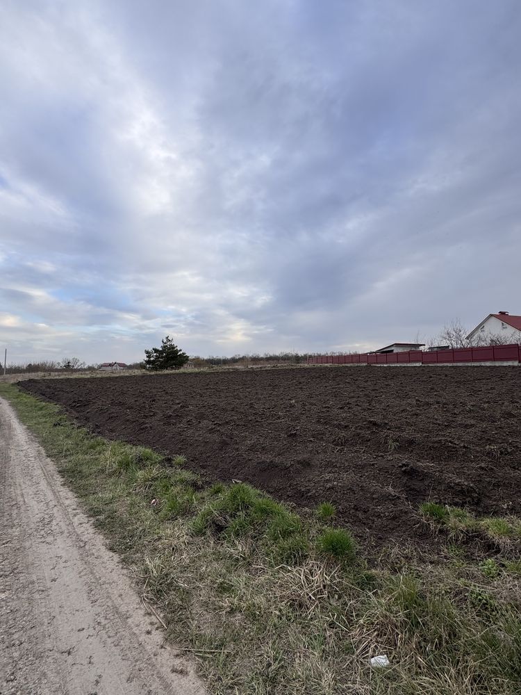 Продам участок близько до міста