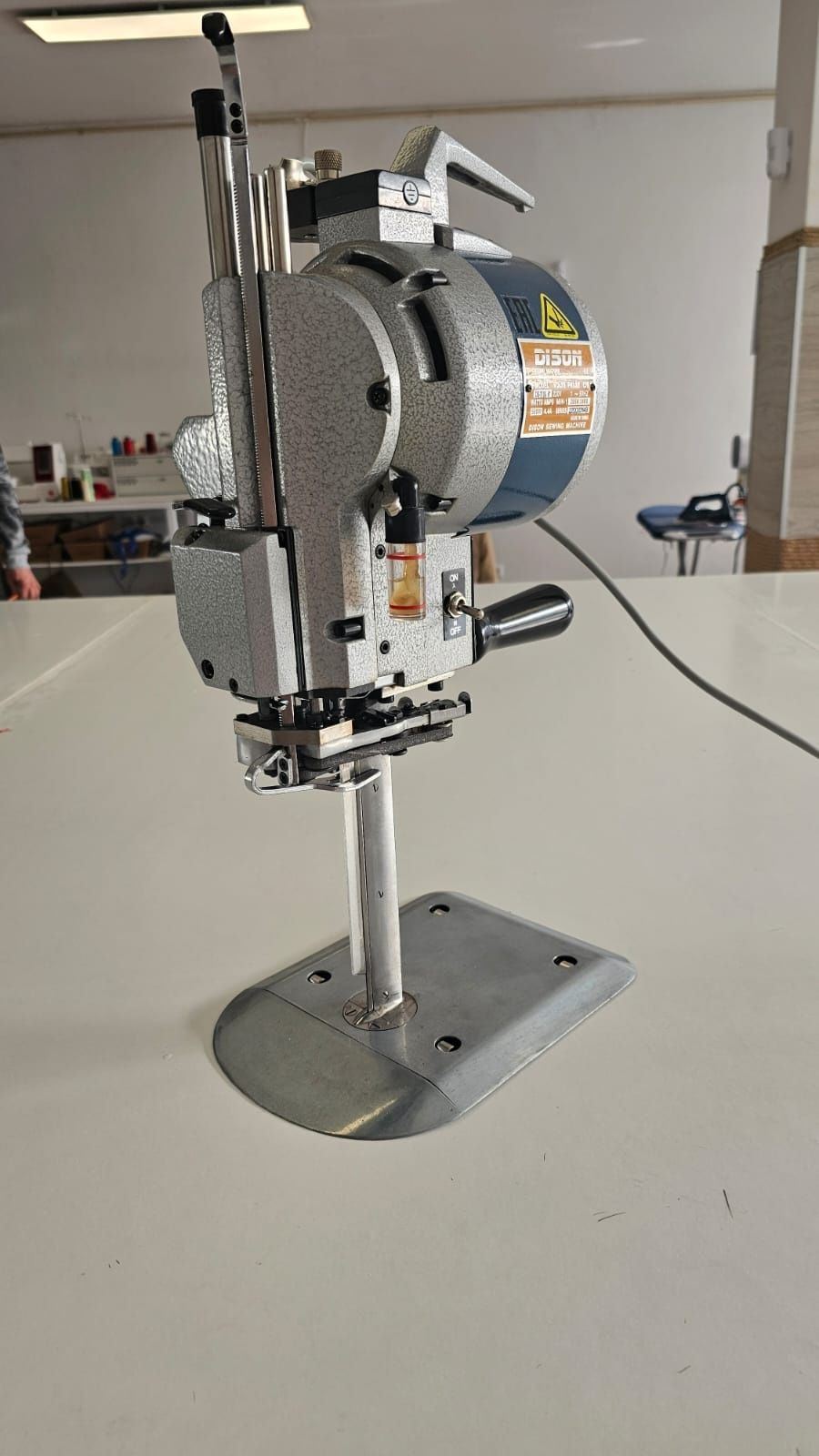 Maquina de corte vertical têxtil