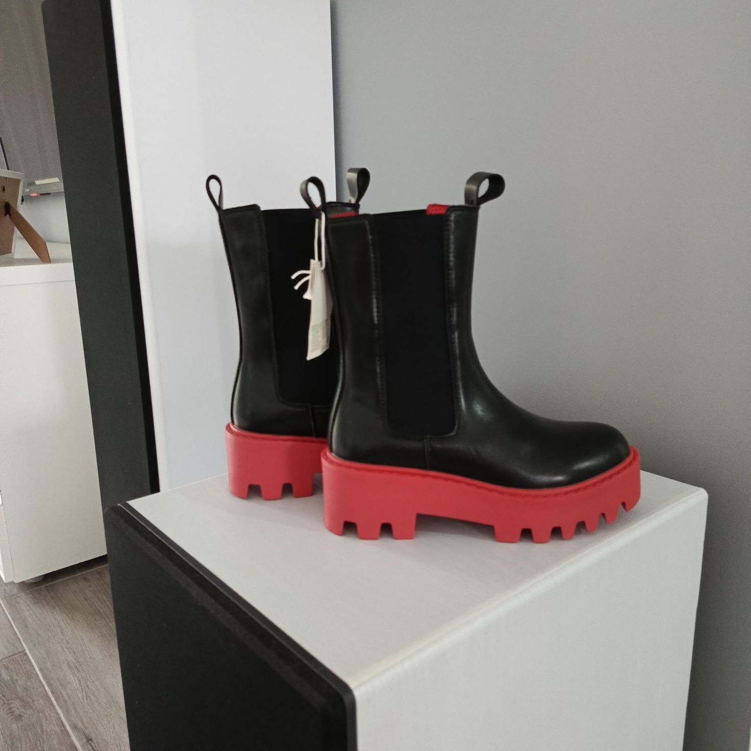Sprzedam  nowe buty Cropp