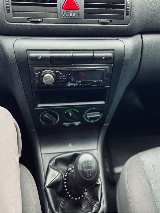 Шкода тур 1.6 MPI (Чешка)