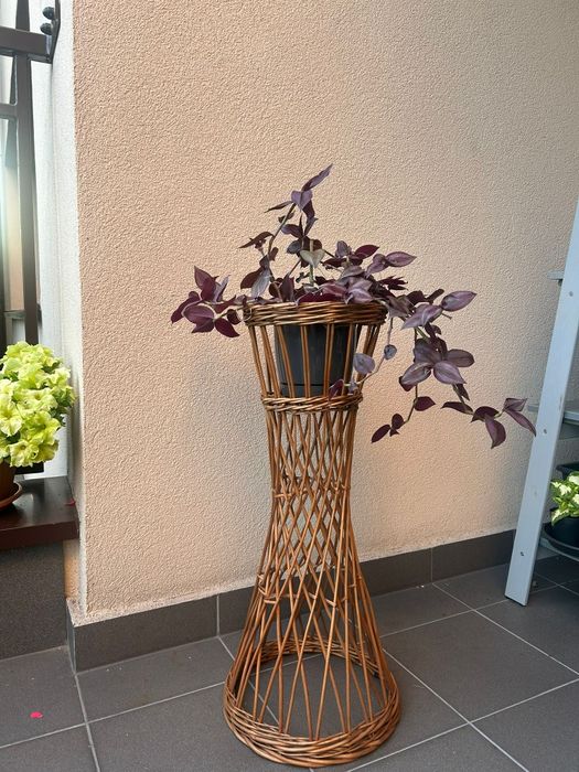 Kwietnik, stojak wiklinowy