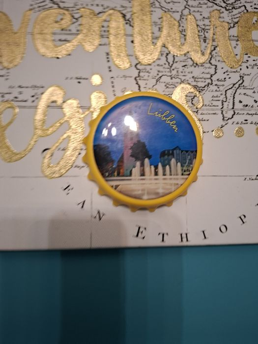 Okrągły magnes Lübben Lubin Niemcy otwieracz do piwa