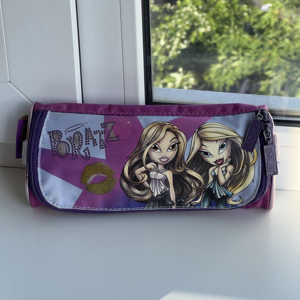 Школьный пенал Bratz в нормальном состоянии