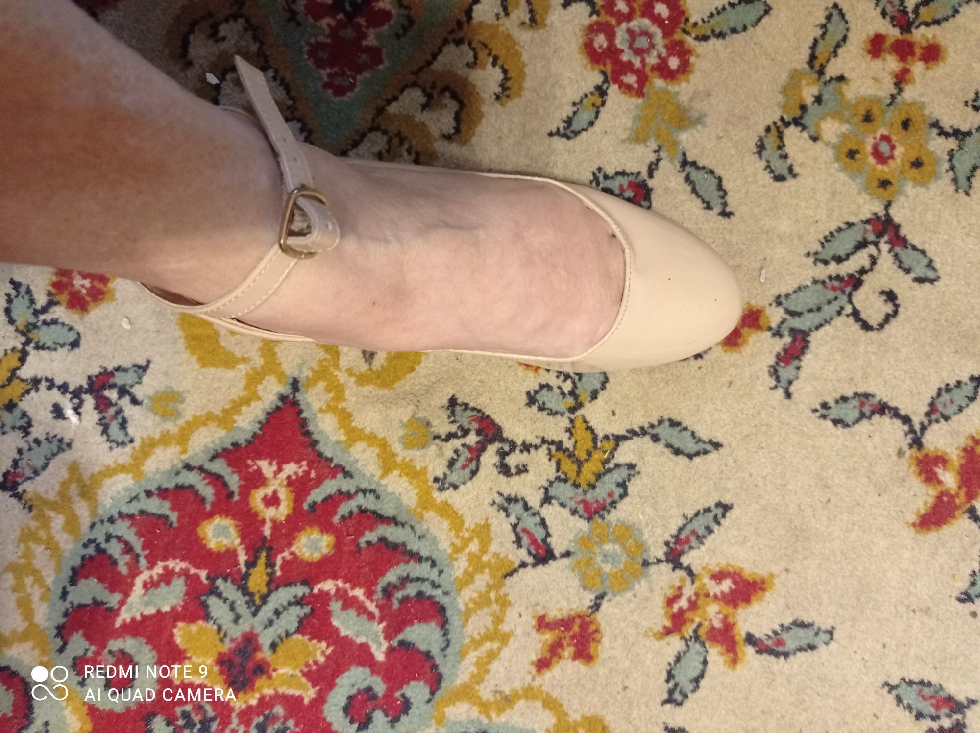 Туфли лаковые пудрового цвета и осенне-весенняя ботиночки 37 и 41 разм