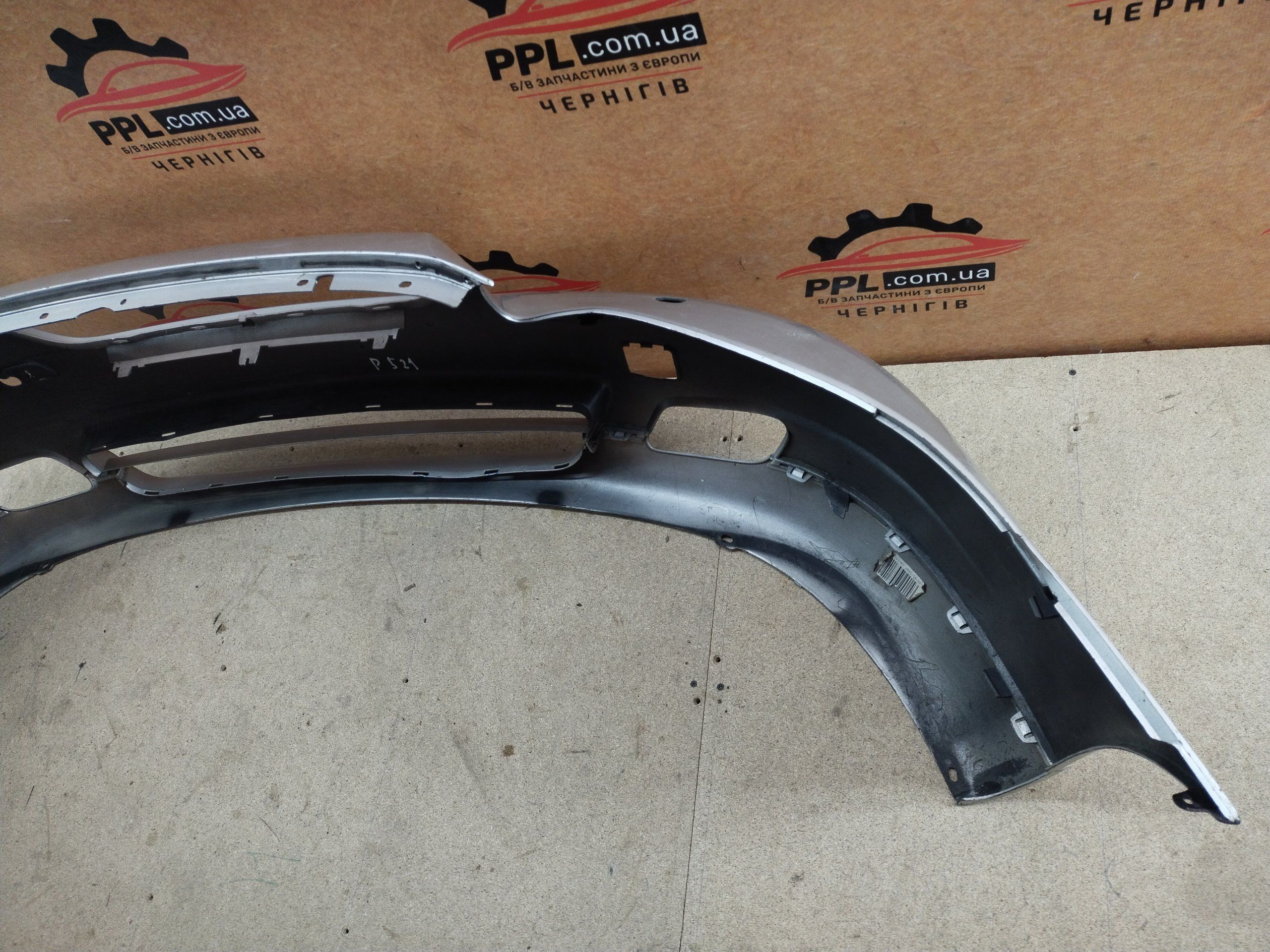 Volvo V70 II 2004-2007 рестайлинг Бампер передний 08693340