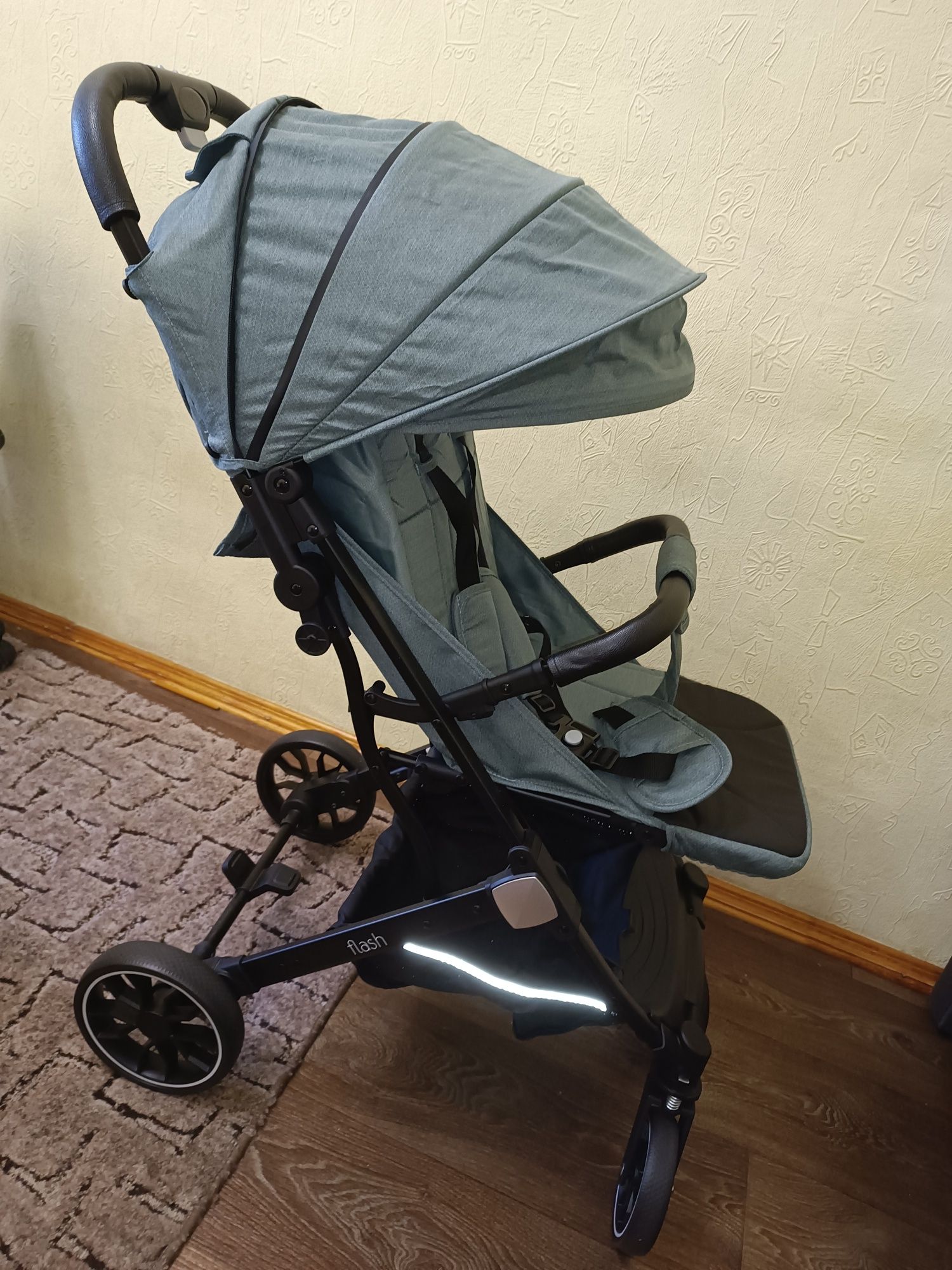 Продам коляску bambi FLASH