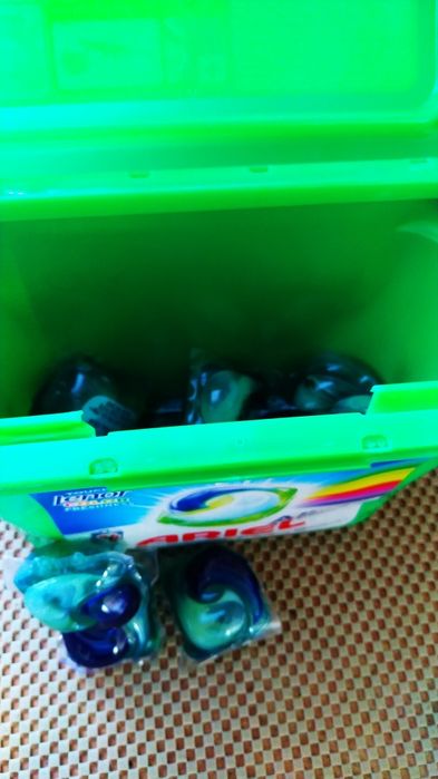 Продам капсулы для стирки Ariel