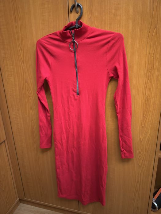 Сукня міді червона