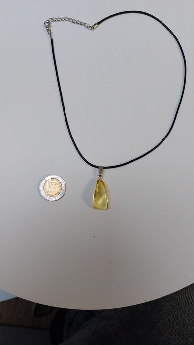 Zawieszki z bursztynu