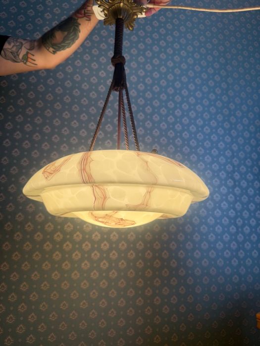 Ampla art deco stara lampa wisząca ufo żyrandol antyk kremowa marmurek