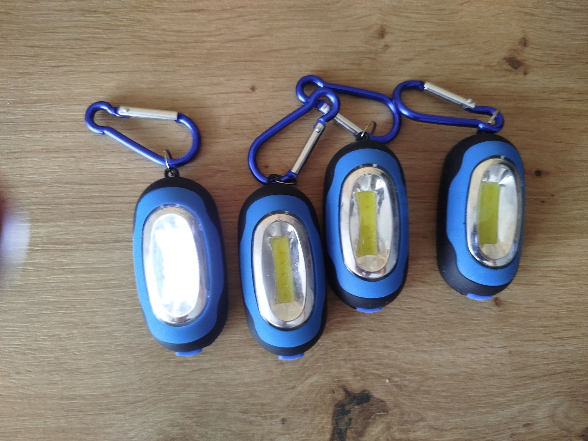 4 sztuki LED cob breloczki do kluczy karabińczyk magnez