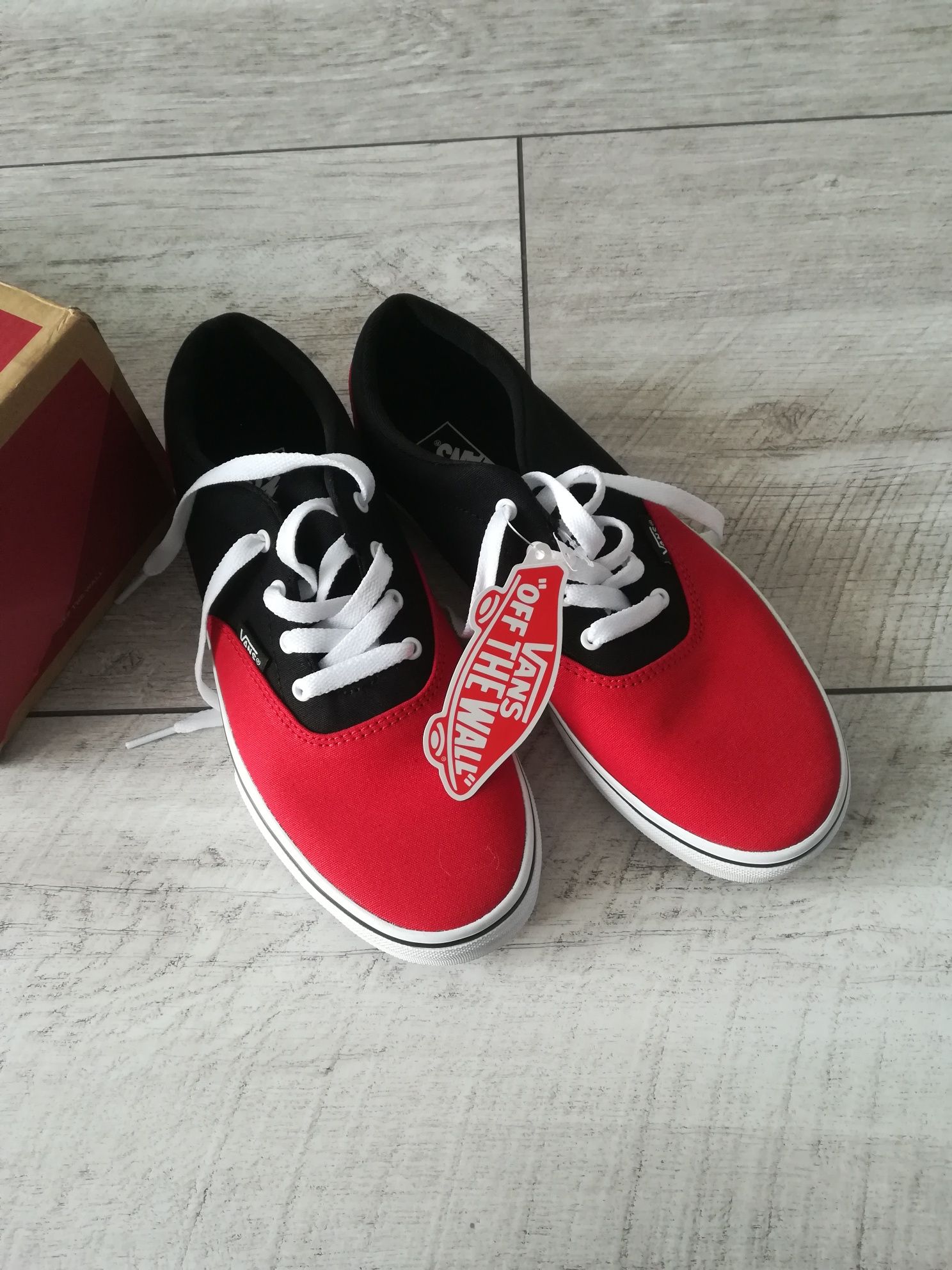 Buty         Vans