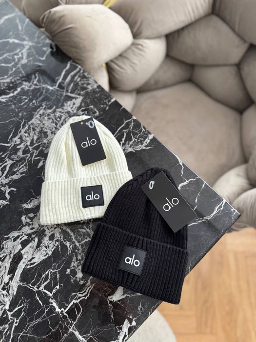 Шапки зимові Moncler