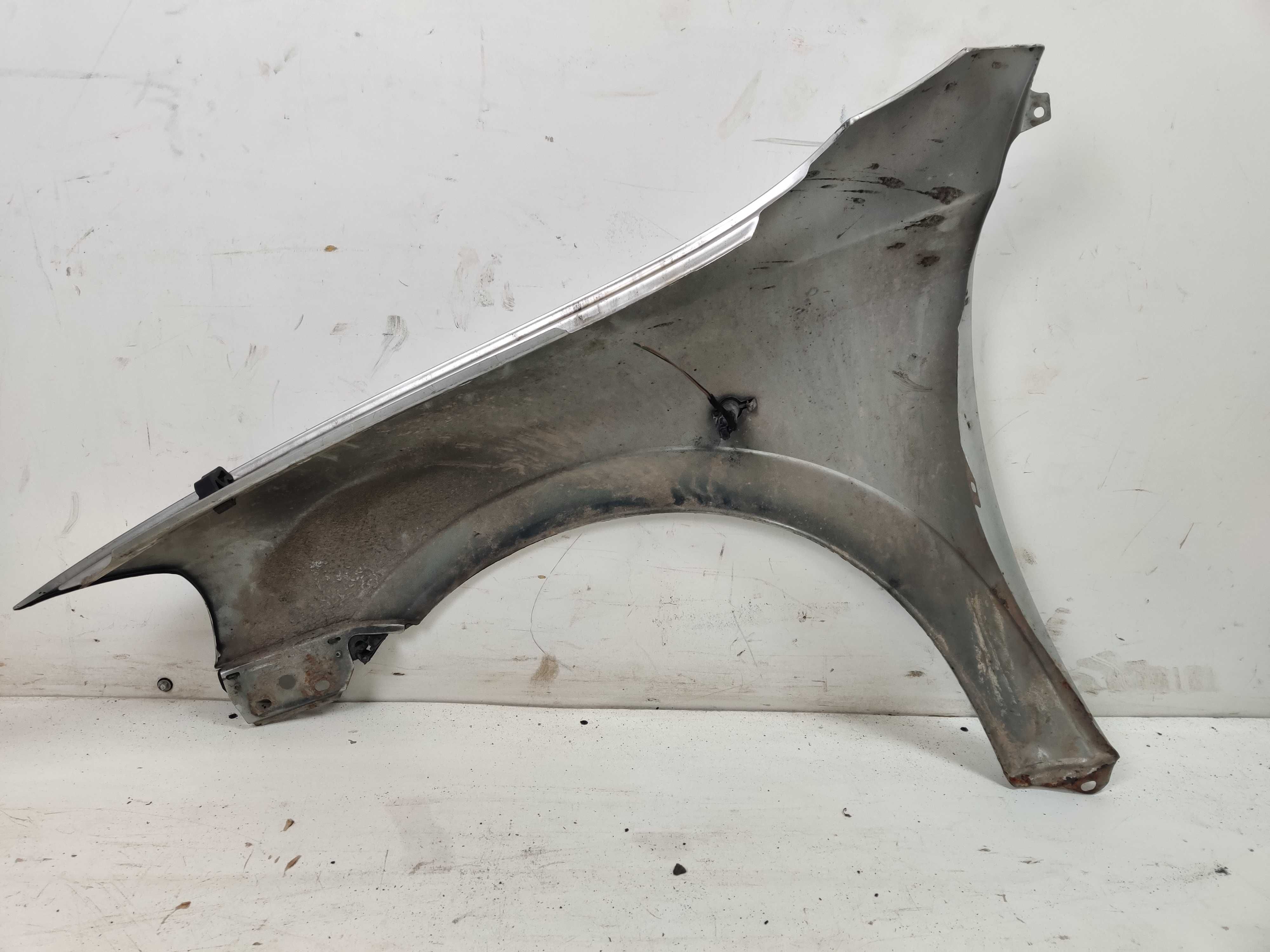 Opel Astra G II 2 Błotnik Prawy Przedni Przód PP Kod Lakieru Z147