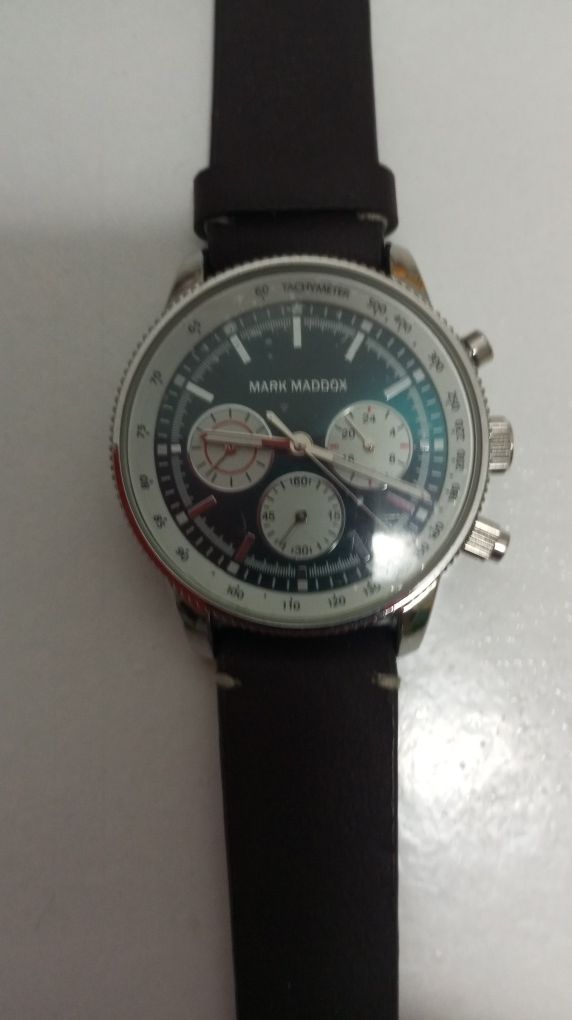 Relogio Mark Maddox Chrono
Couro Clássico Ø41 mm
referência HC2008-37
