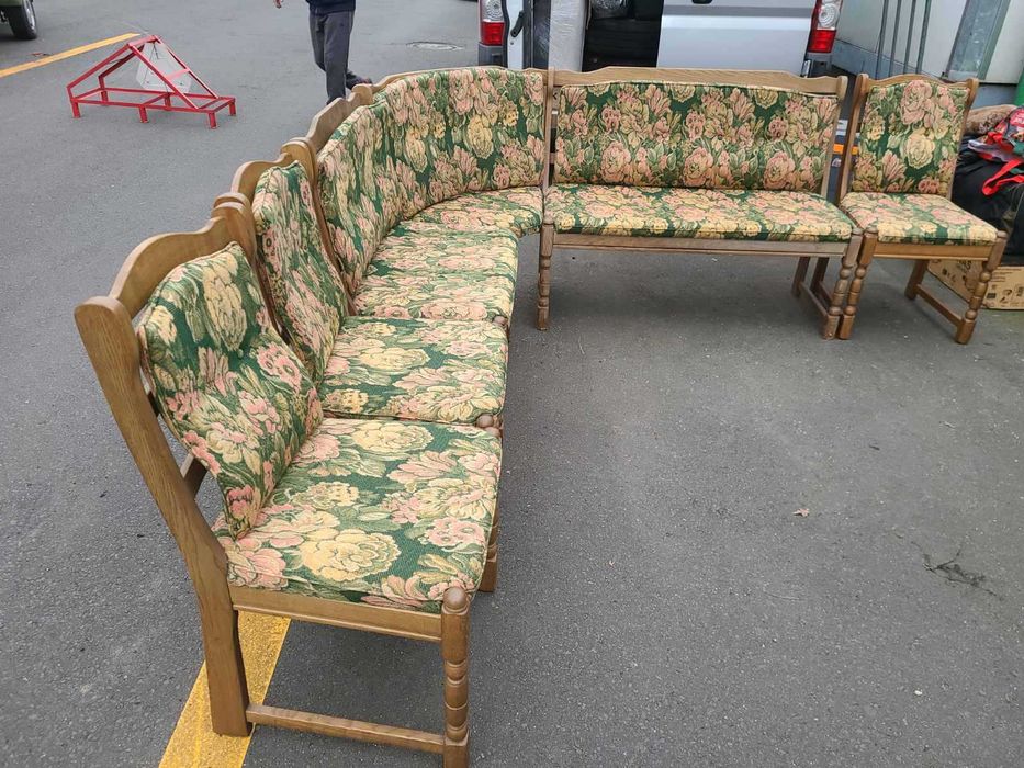 Кухонна м'яка частина з столом і стільцями з Німеччини