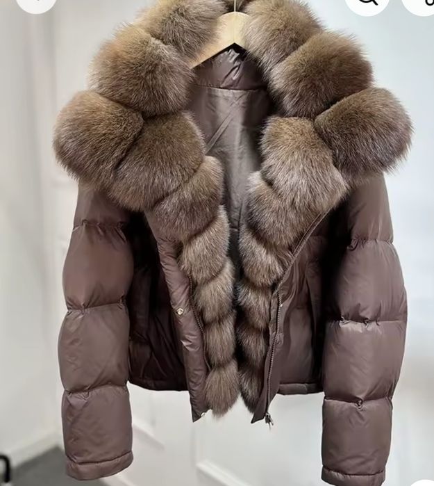 Пуховик с натуральным мехом.