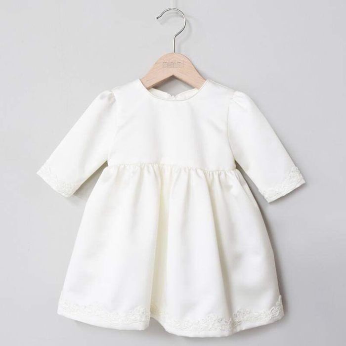 Śliczny komplet na chrzest dla dziewczynek.