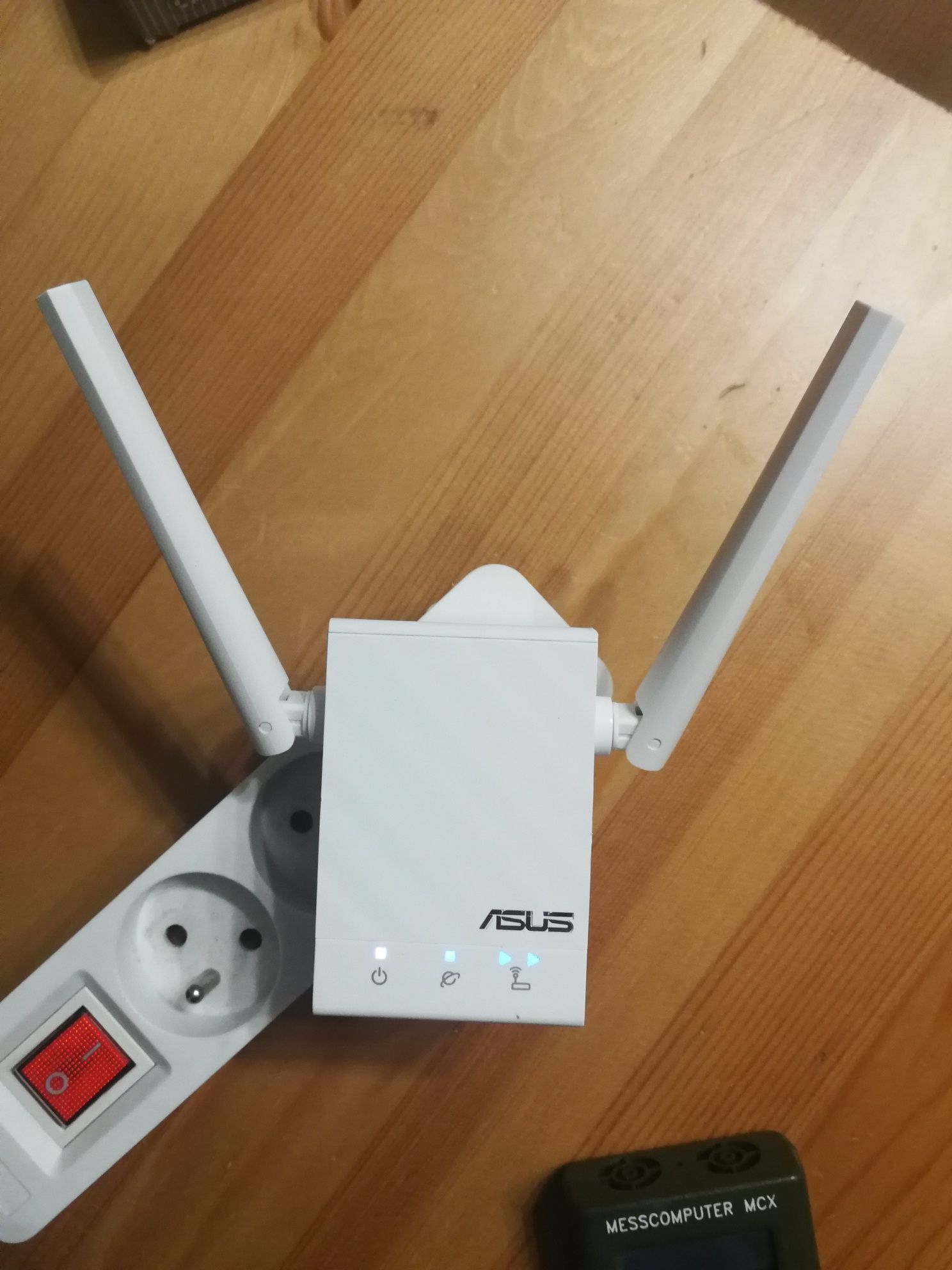 wzmacniacz sygnału WIFI (repater) firmy ASUS RP-AC51