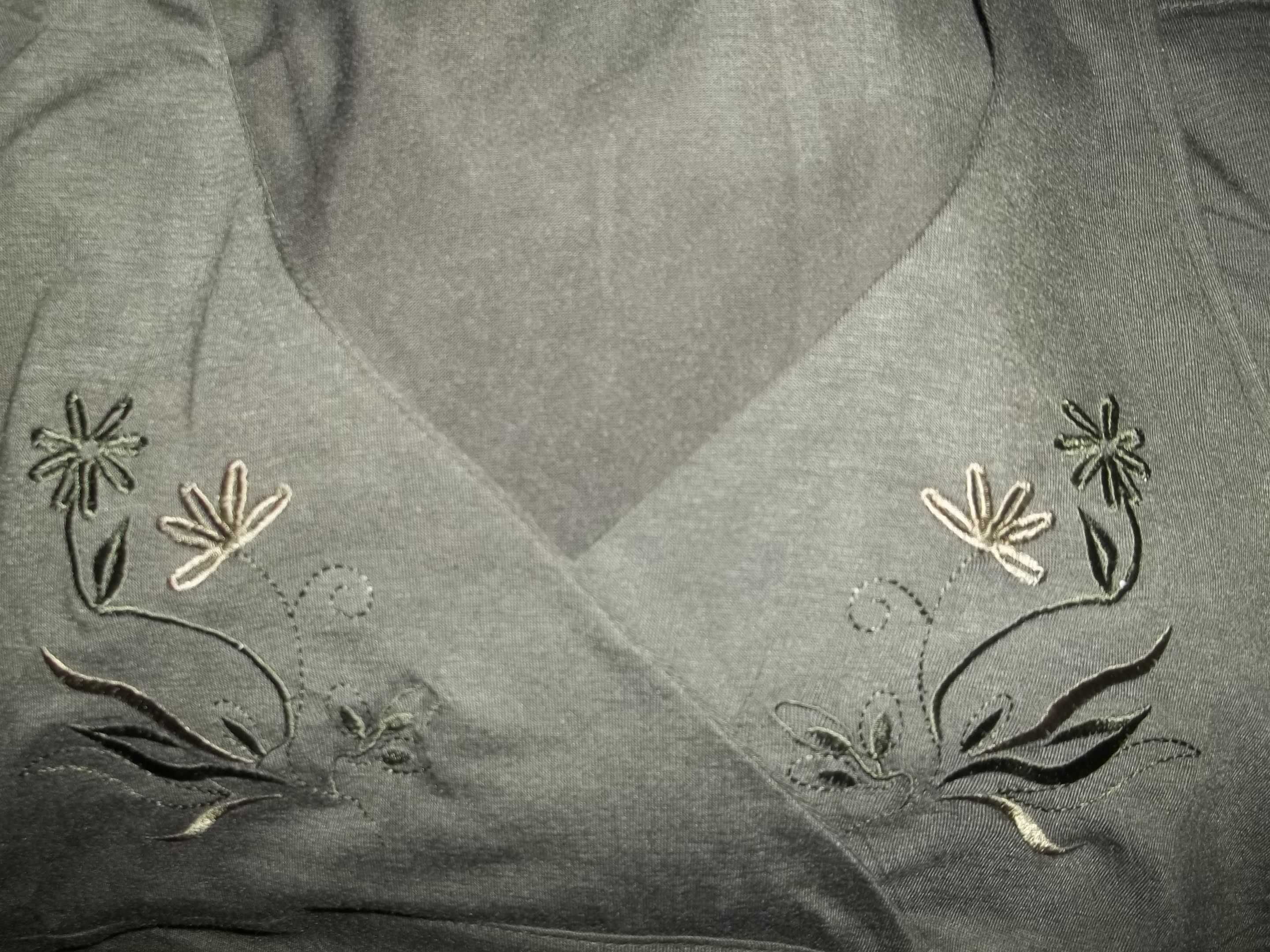 OLIWKOWA bluzka nowa z ładnym haftem na dekolcie, rozmiar M