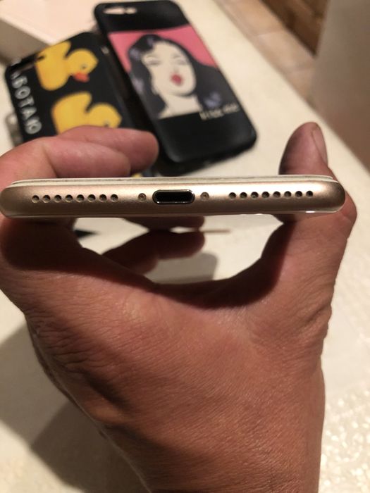 Продам айфон 8 плюс в чудовому стані!