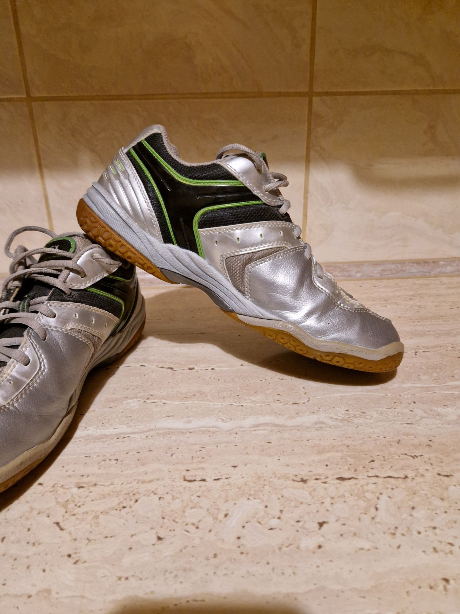 Halówki Yonex r 42
