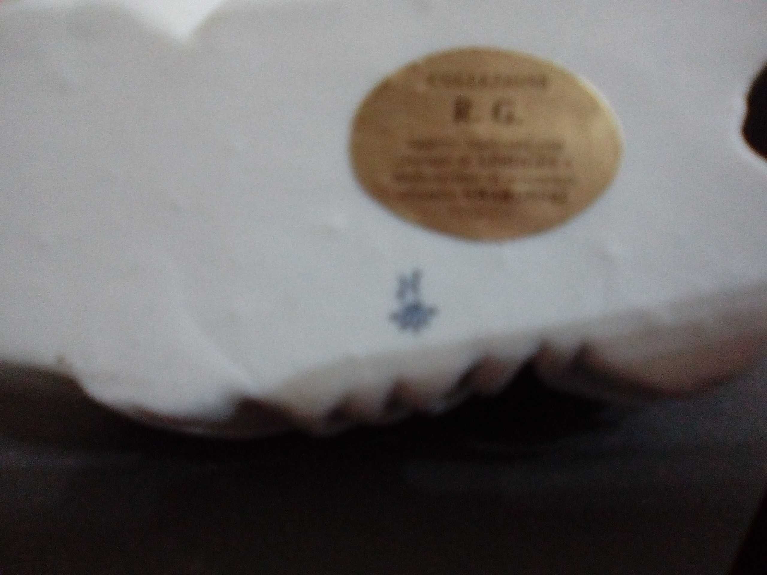 Cãozinho porcelanas Capodimont e cristais Swaroski em perfeito estado