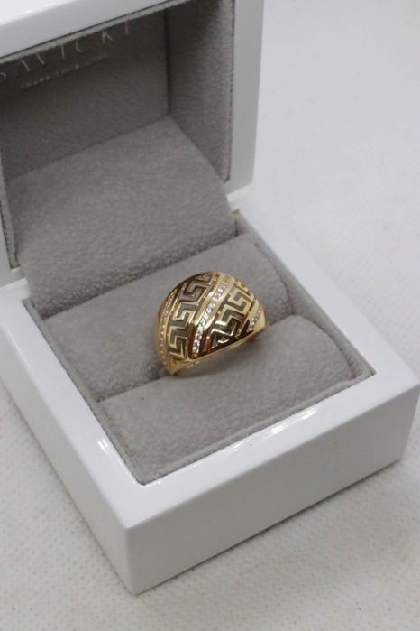 Piękny Złoty Pierścionek Grecki Wzór zdobiony Cyrkoniami