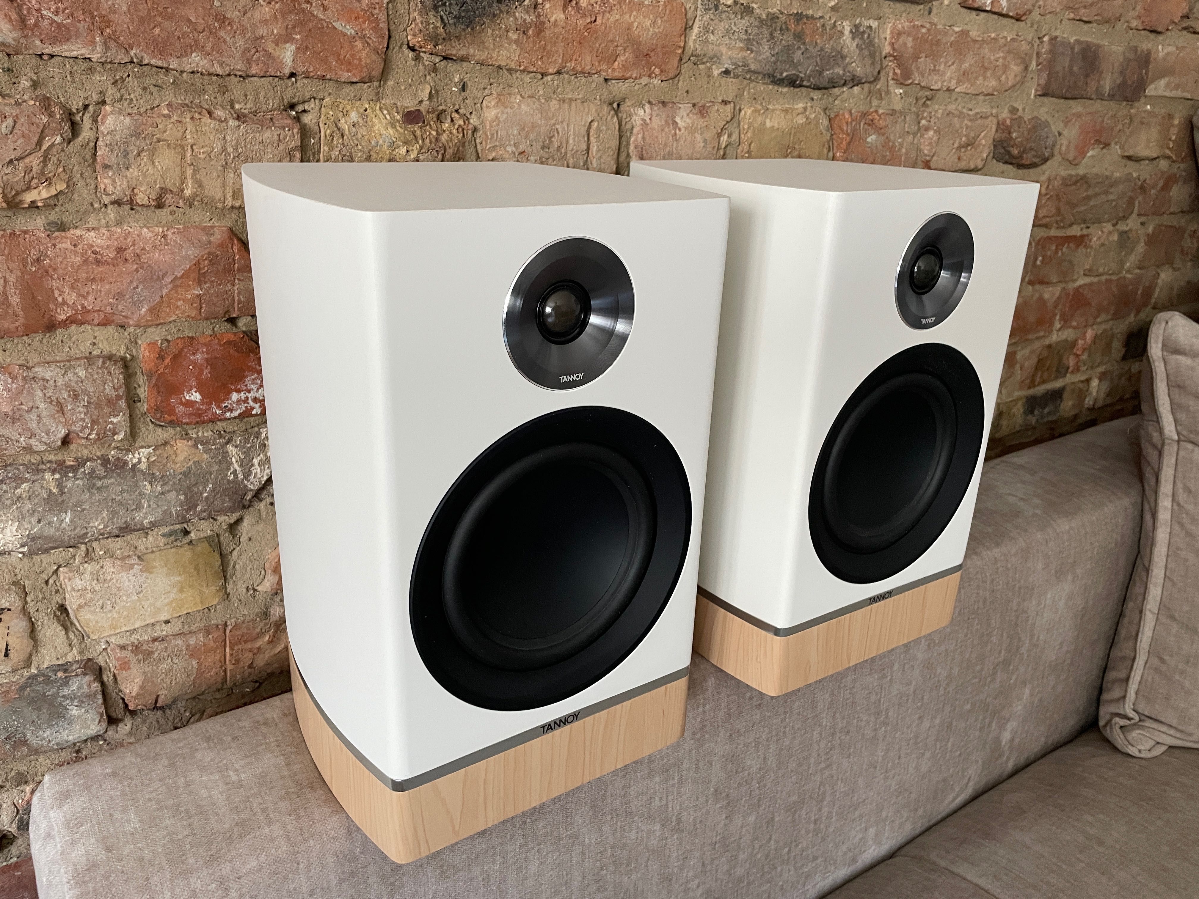 Tannoy Platinum B6 – świetne monitory w białym kolorze