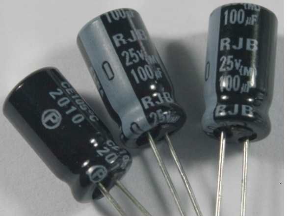 Kondensatory elektrolityczne i półprzewodniki