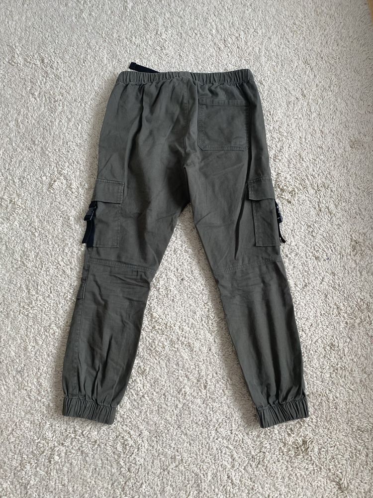 Zielone khaki spodnie cargo bojówki wojskowe z kieszeniami asos 38 M