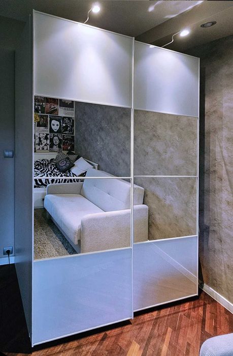 Szafa IKEA PAX z oświetleniem zewnętrznym i wewnętrznym