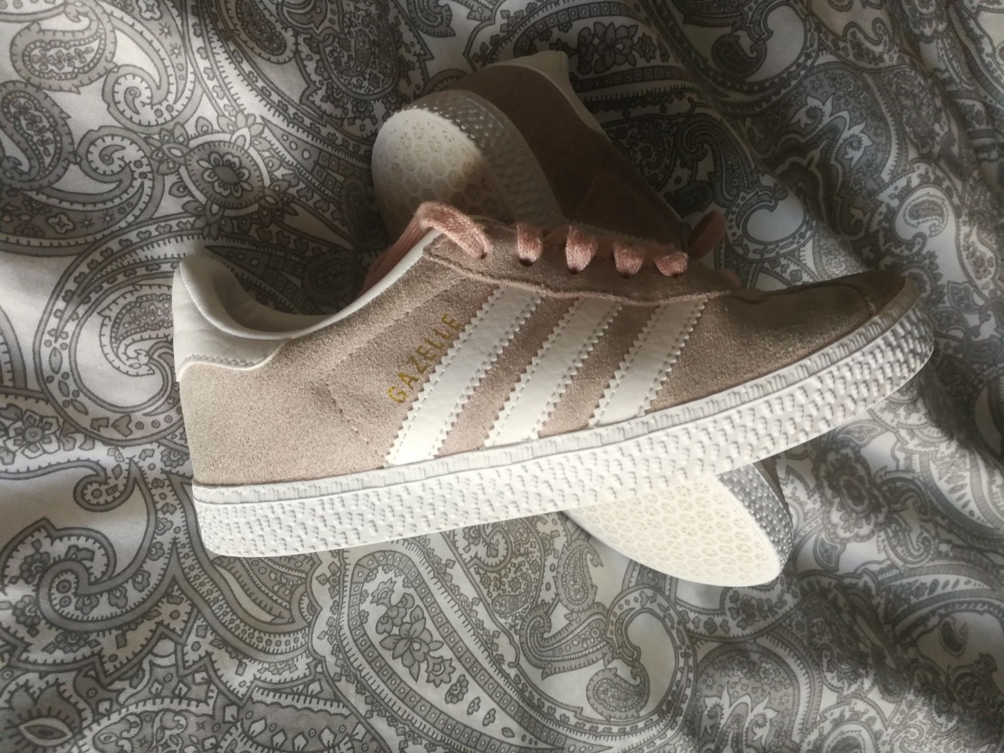 Ténis Gazelle Adidas n30