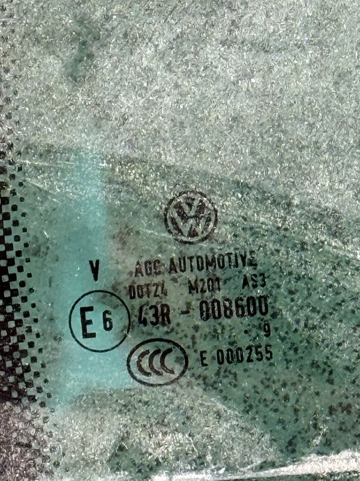 Скло форточка tiguan 2006-2018 права