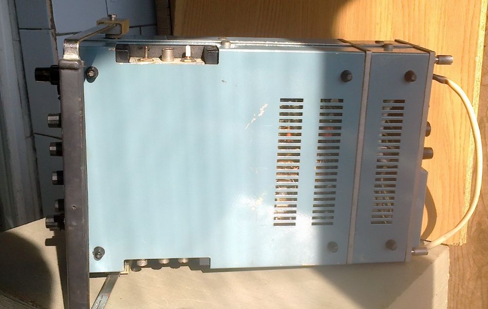 Осциллограф универсальный С1-73. = (Малогабаритный, переносной)