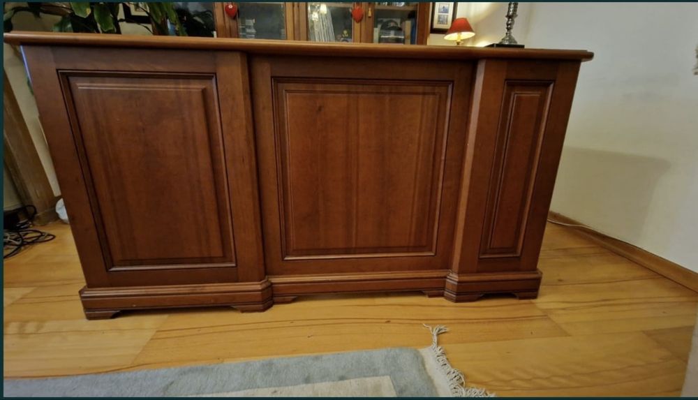 Secretaria maciça (cerejeira)